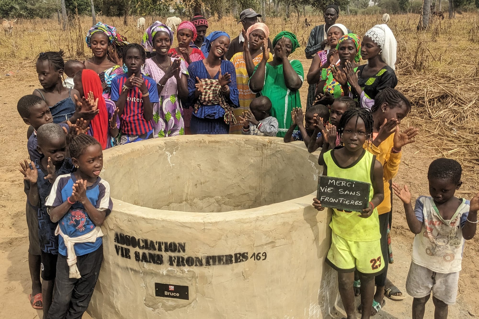 Inauguration d’un puits d’eau potable au Sénégal, en Afrique, par Vie Sans Frontières