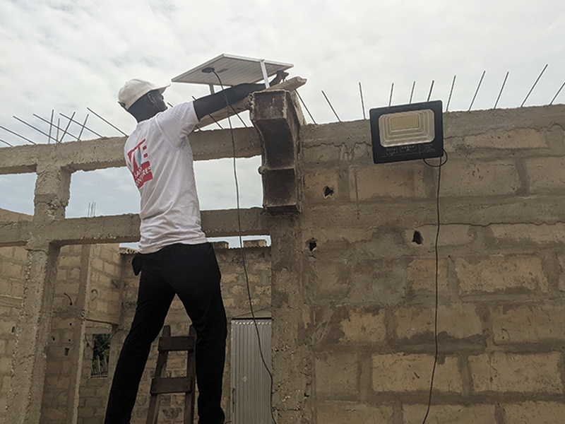 installation-lampes-solaires-senegal-13