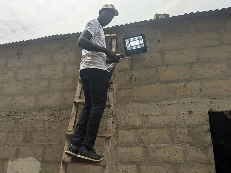 installation-lampes-solaires-senegal-14