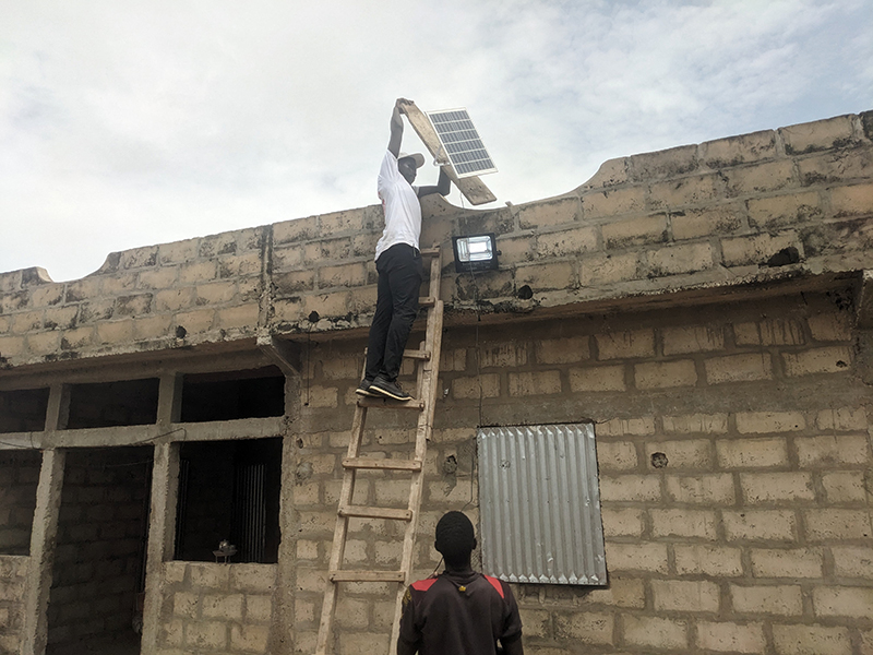 installation-lampes-solaires-senegal-8