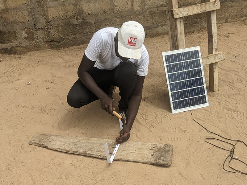 installation-lampes-solaires-senegal-9