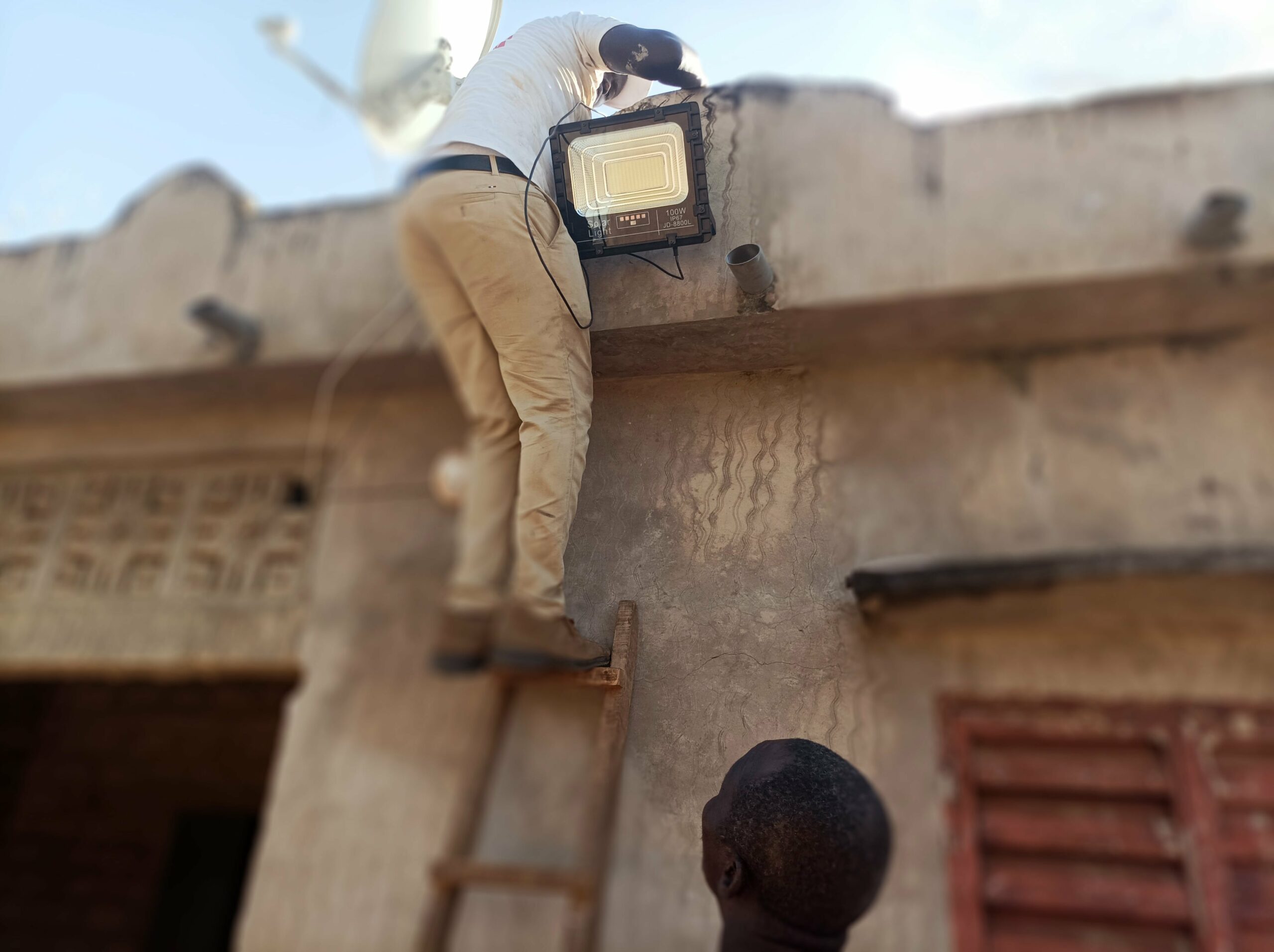 vie-sans-frontieres-alimentaire-lampes-solaires-2025102510