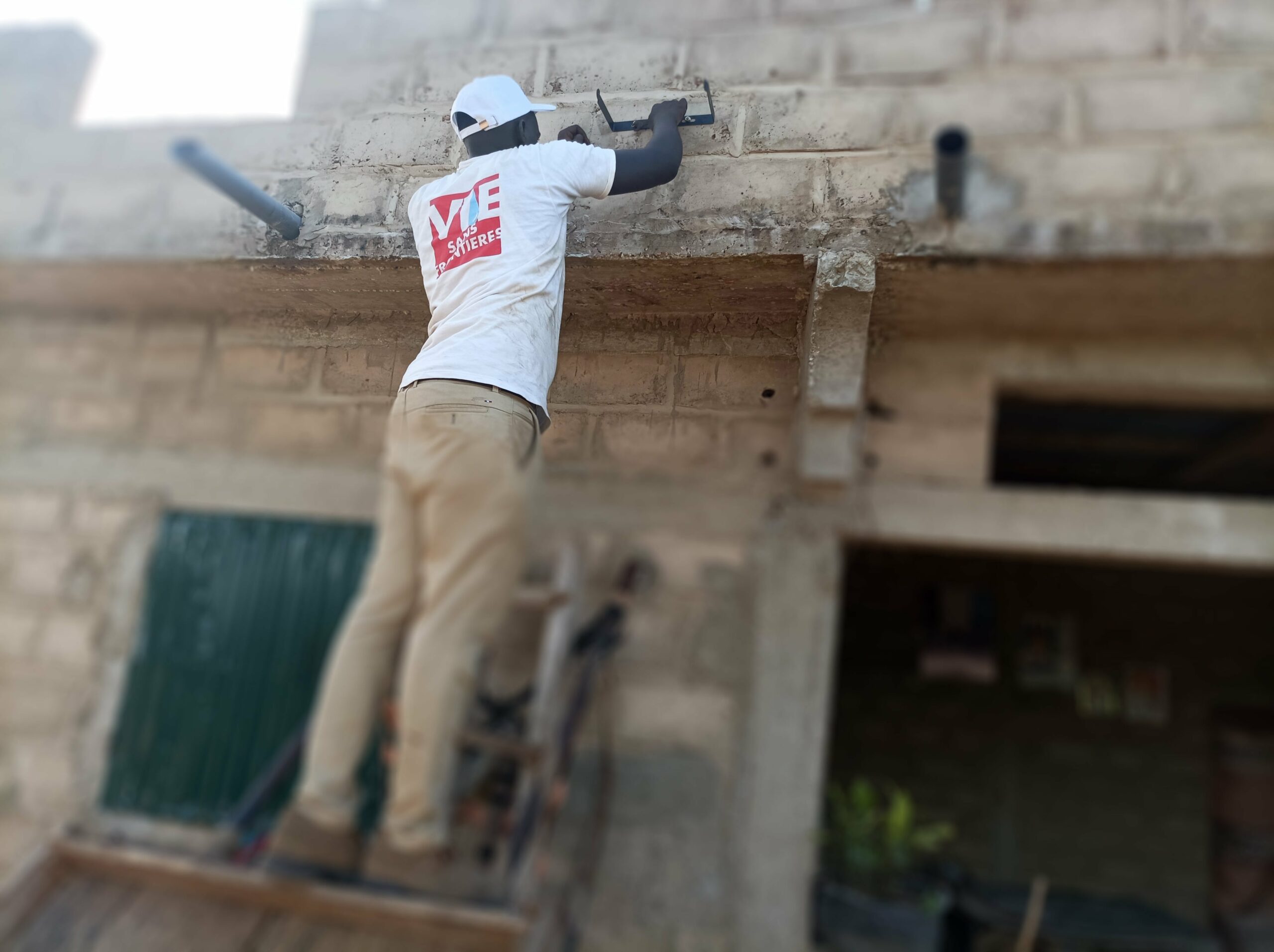 vie-sans-frontieres-alimentaire-lampes-solaires-20251025201