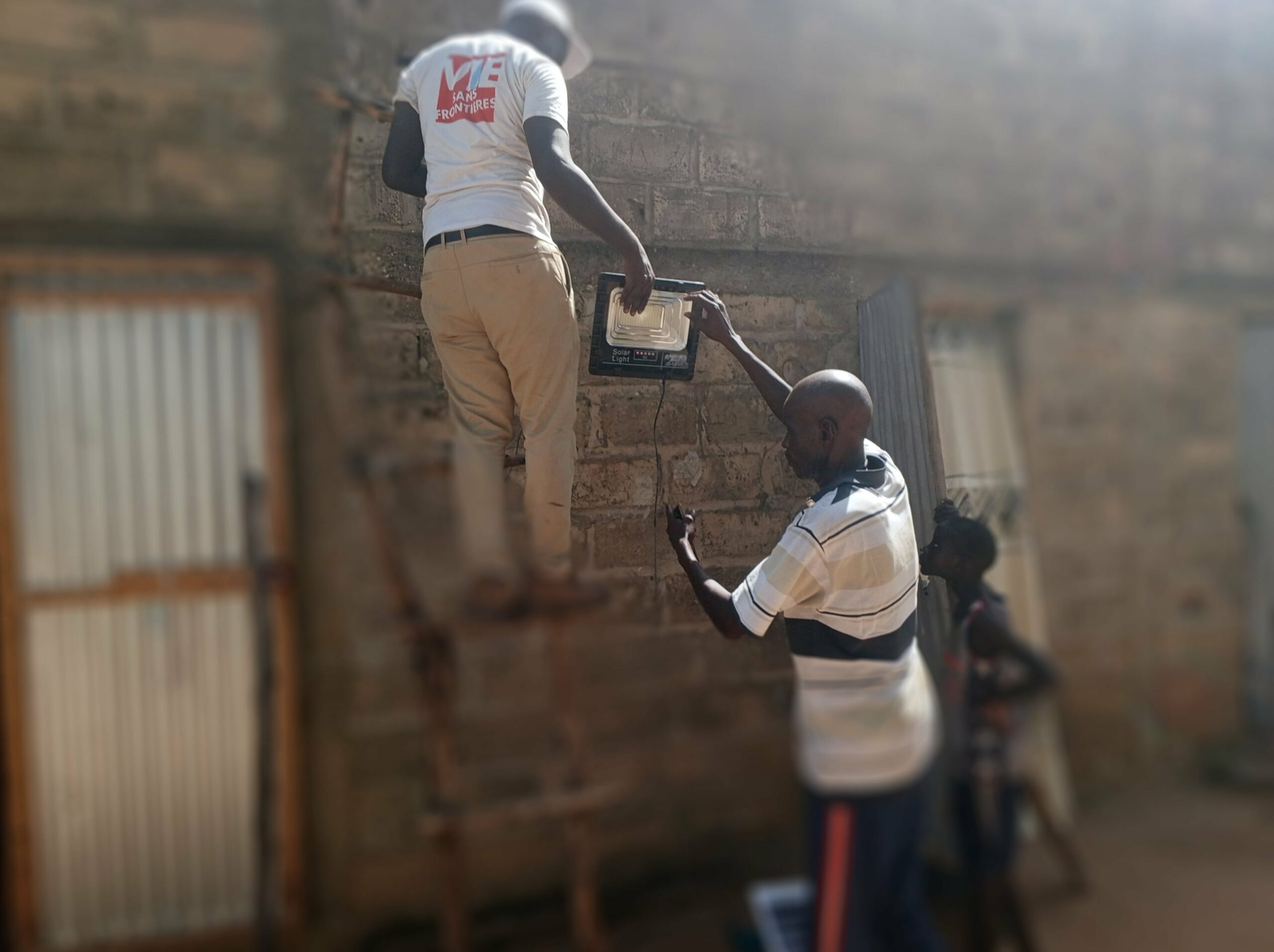 vie-sans-frontieres-alimentaire-lampes-solaires-20251025205