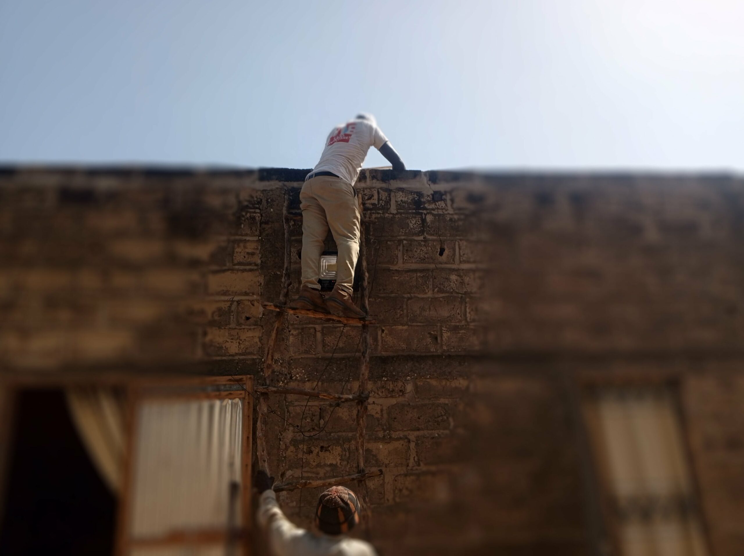 vie-sans-frontieres-alimentaire-lampes-solaires-20251025520