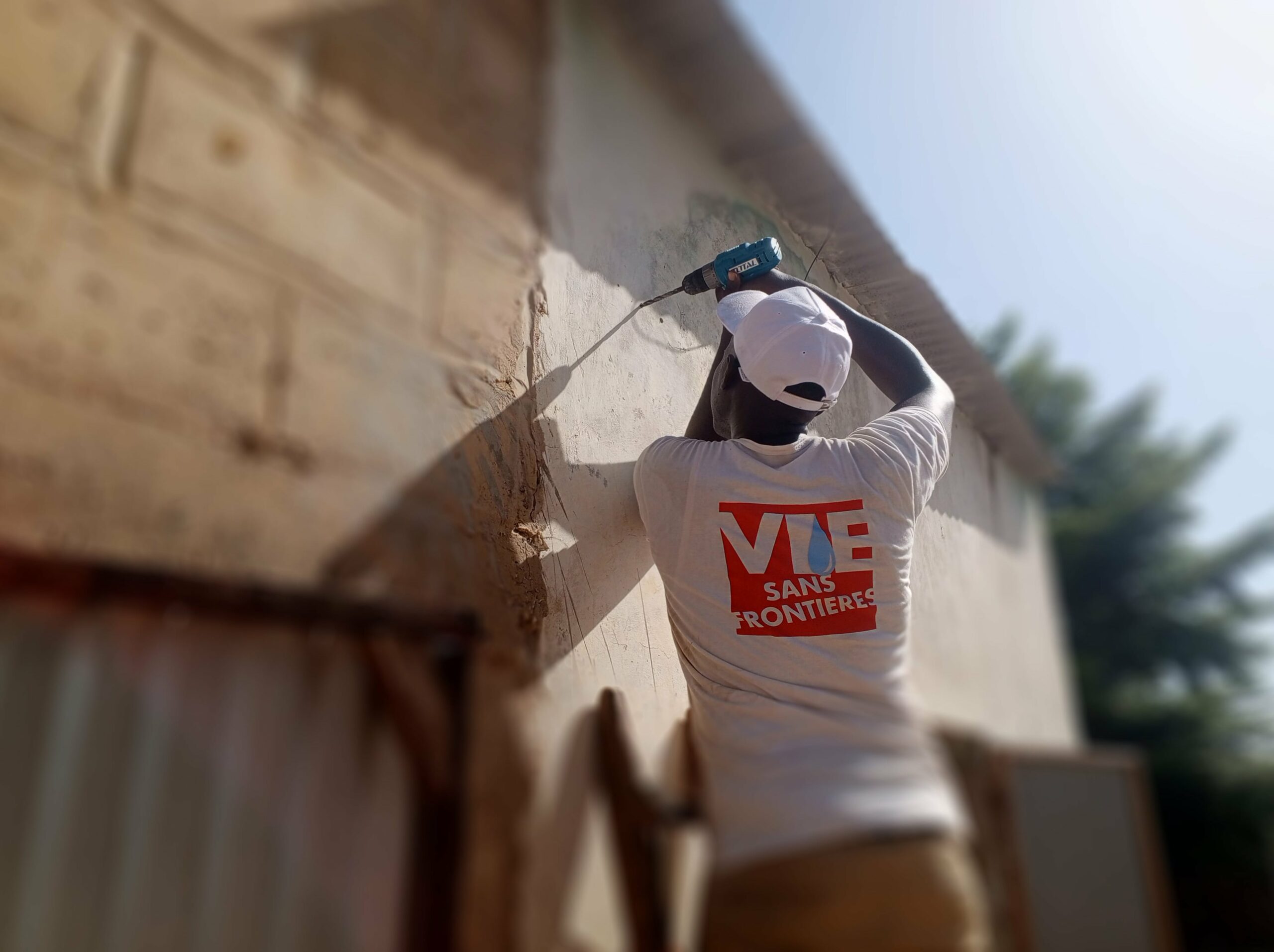 vie-sans-frontieres-alimentaire-lampes-solaires-20251025520520