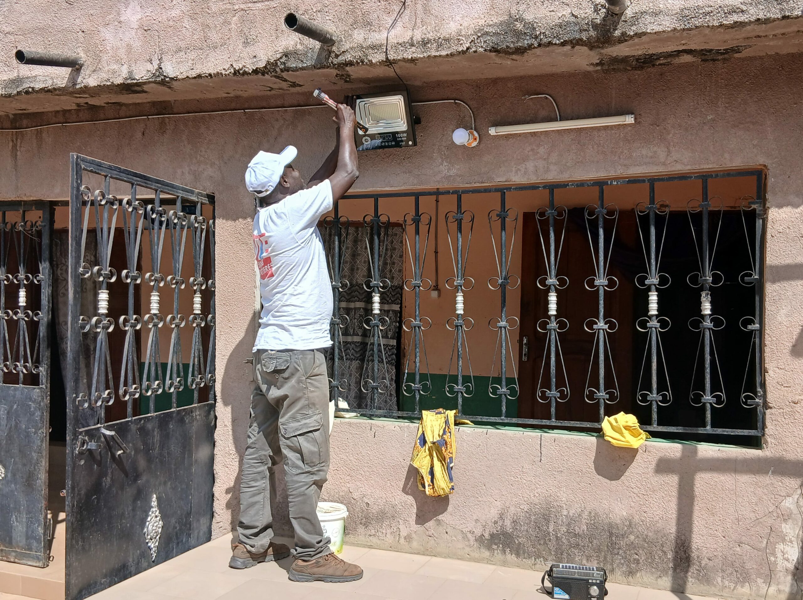 vie-sans-frontieres-alimentaire-lampes-solaires-20251209_132653