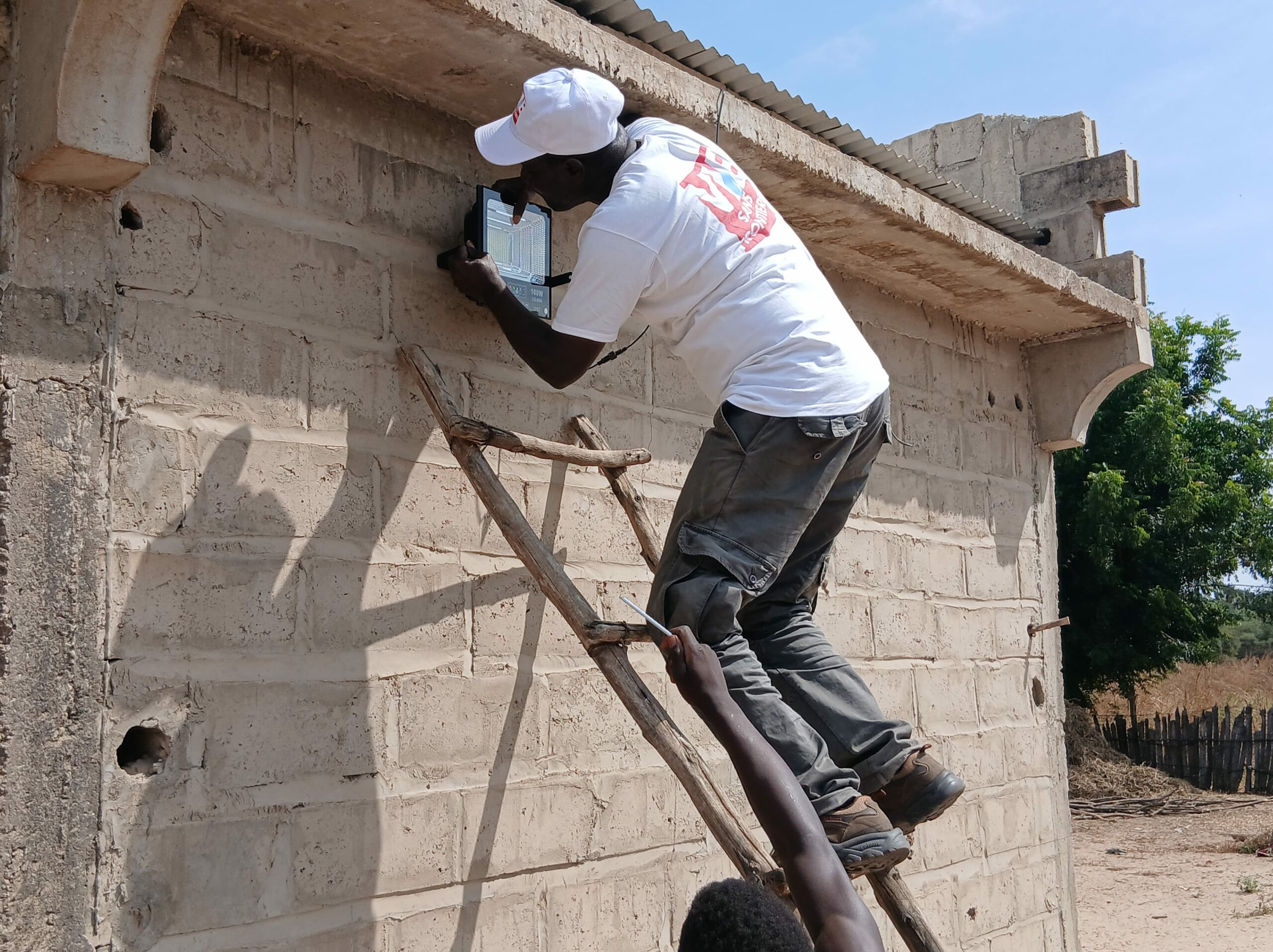 vie-sans-frontieres-alimentaire-lampes-solaires-20251209_133953