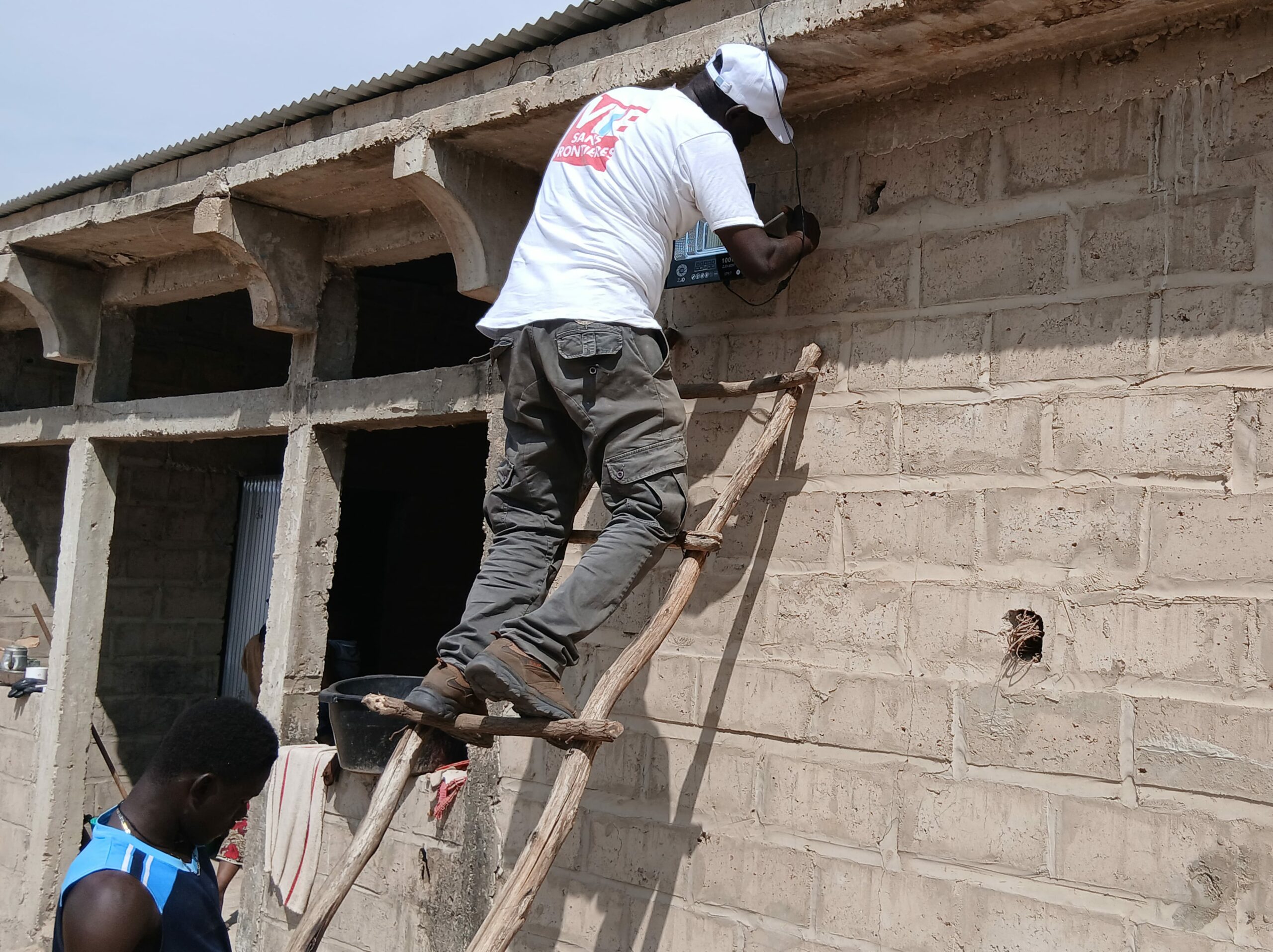 vie-sans-frontieres-alimentaire-lampes-solaires-20251209_134141