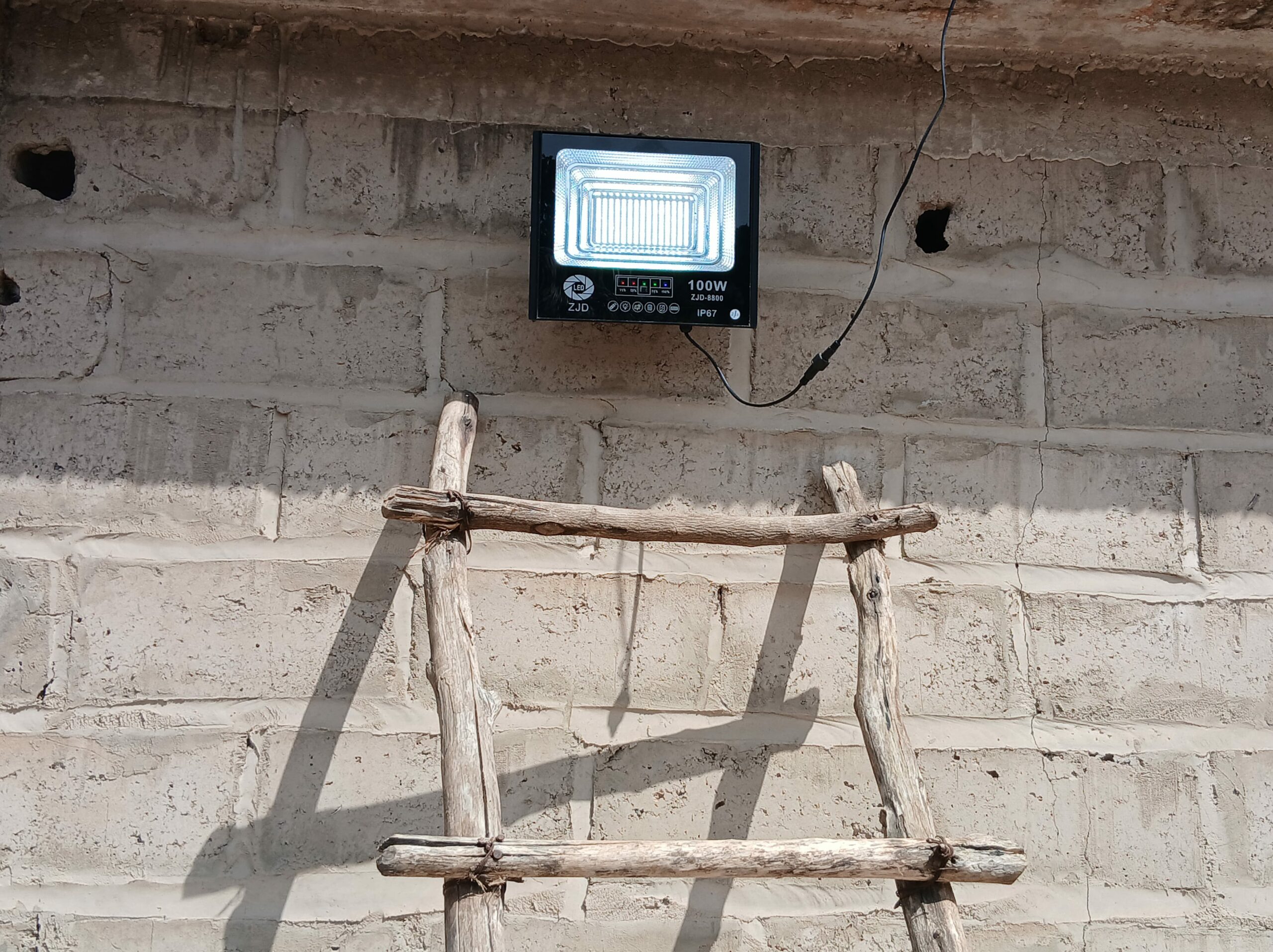 vie-sans-frontieres-alimentaire-lampes-solaires-20251209_134248