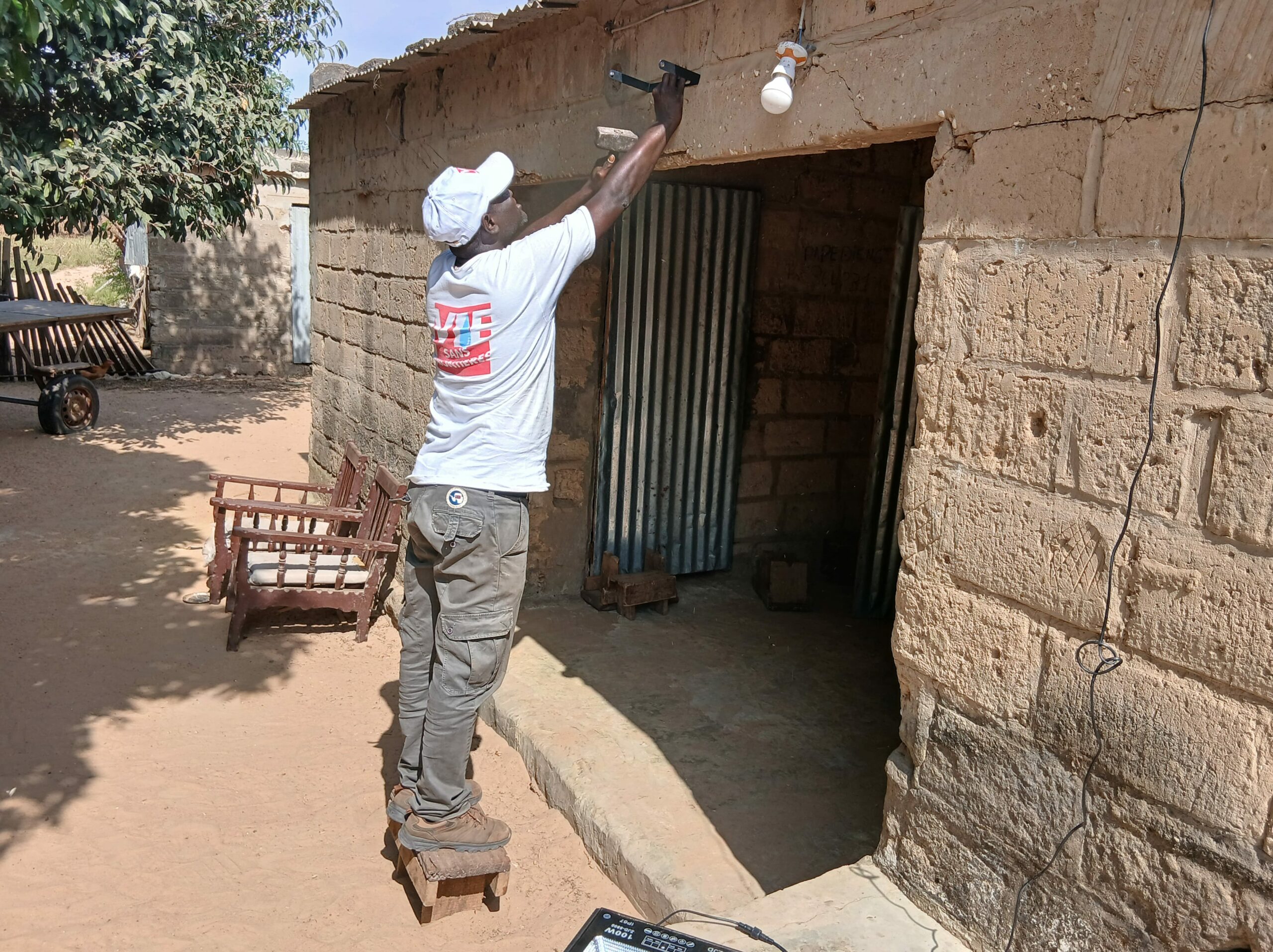 vie-sans-frontieres-alimentaire-lampes-solaires-20251209_140928