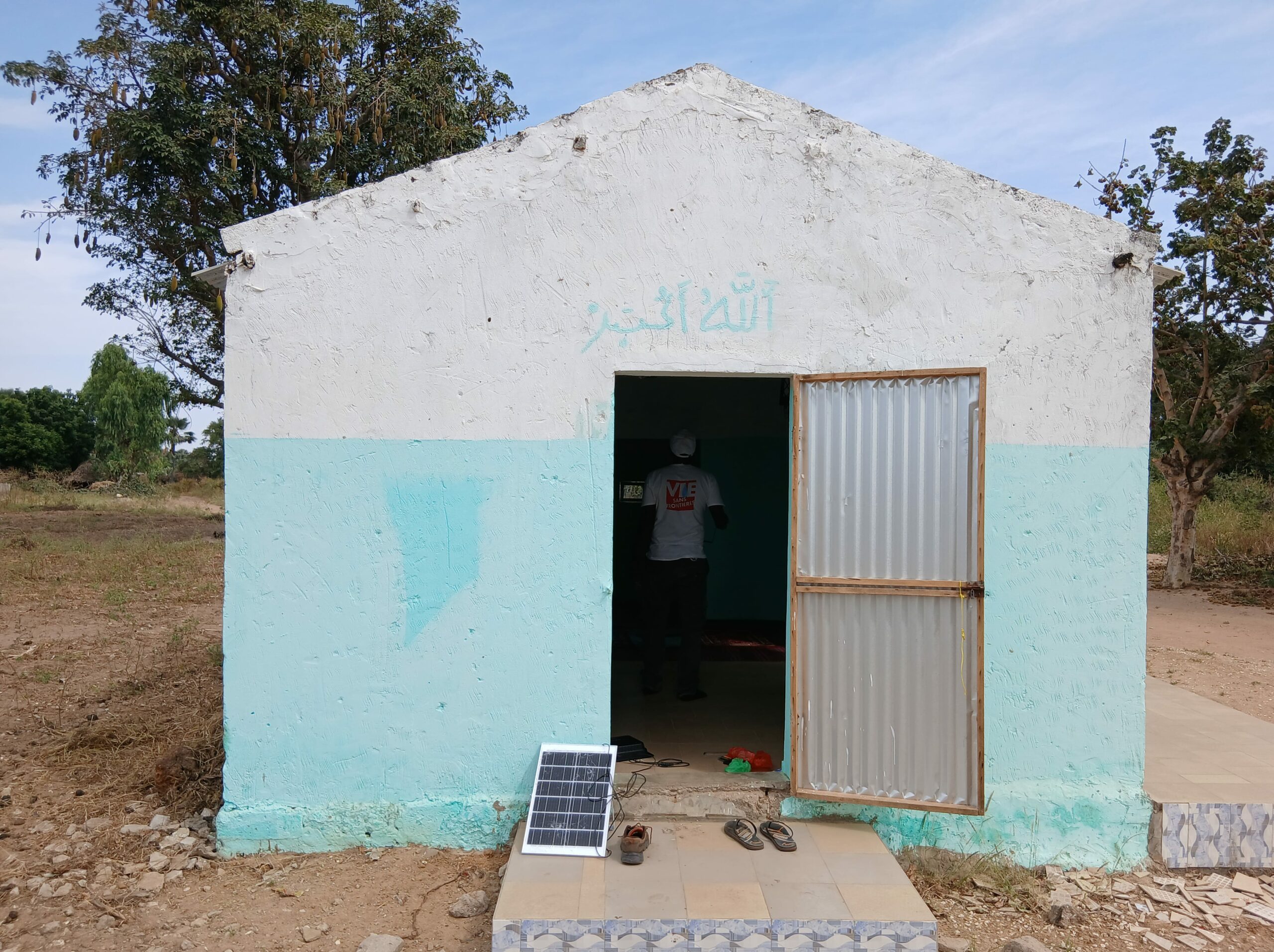 vie-sans-frontieres-alimentaire-lampes-solaires-20251209_142759