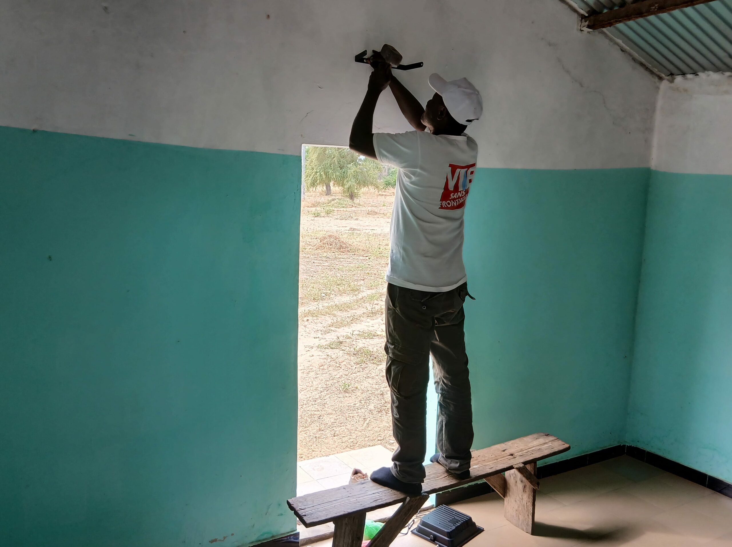 vie-sans-frontieres-alimentaire-lampes-solaires-20251209_143038