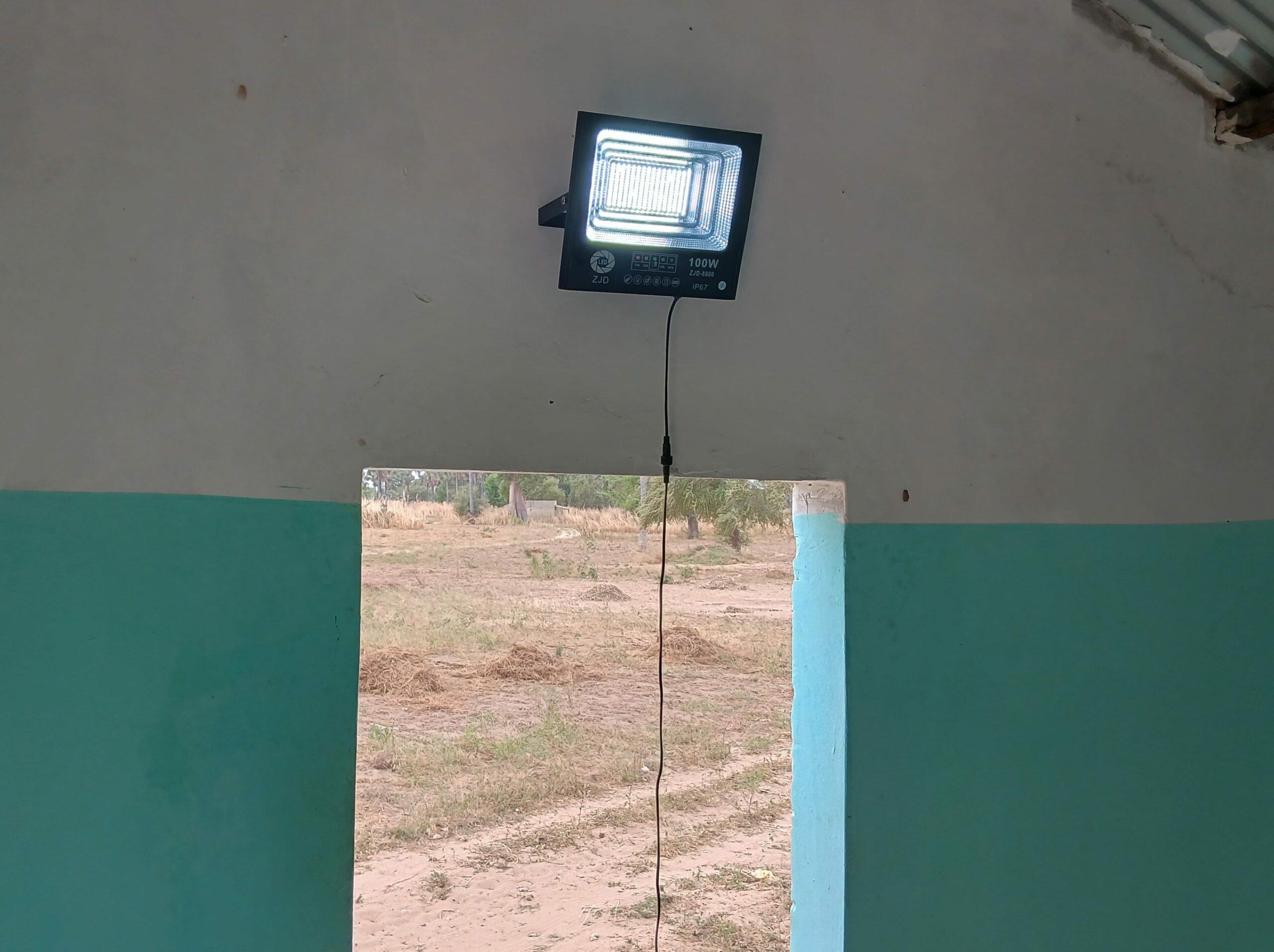 vie-sans-frontieres-alimentaire-lampes-solaires-20251209_143445