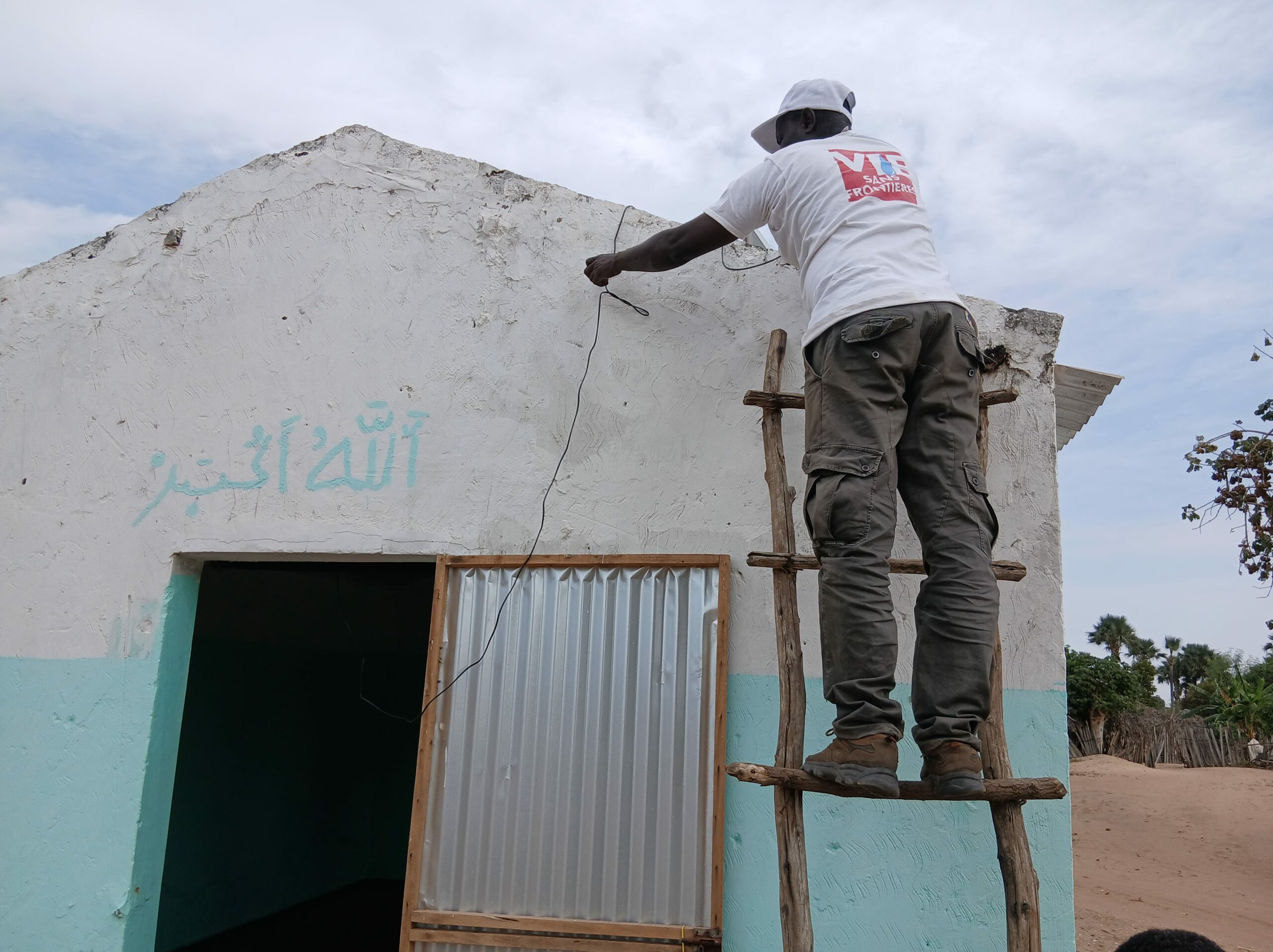 vie-sans-frontieres-alimentaire-lampes-solaires-20251209_143801