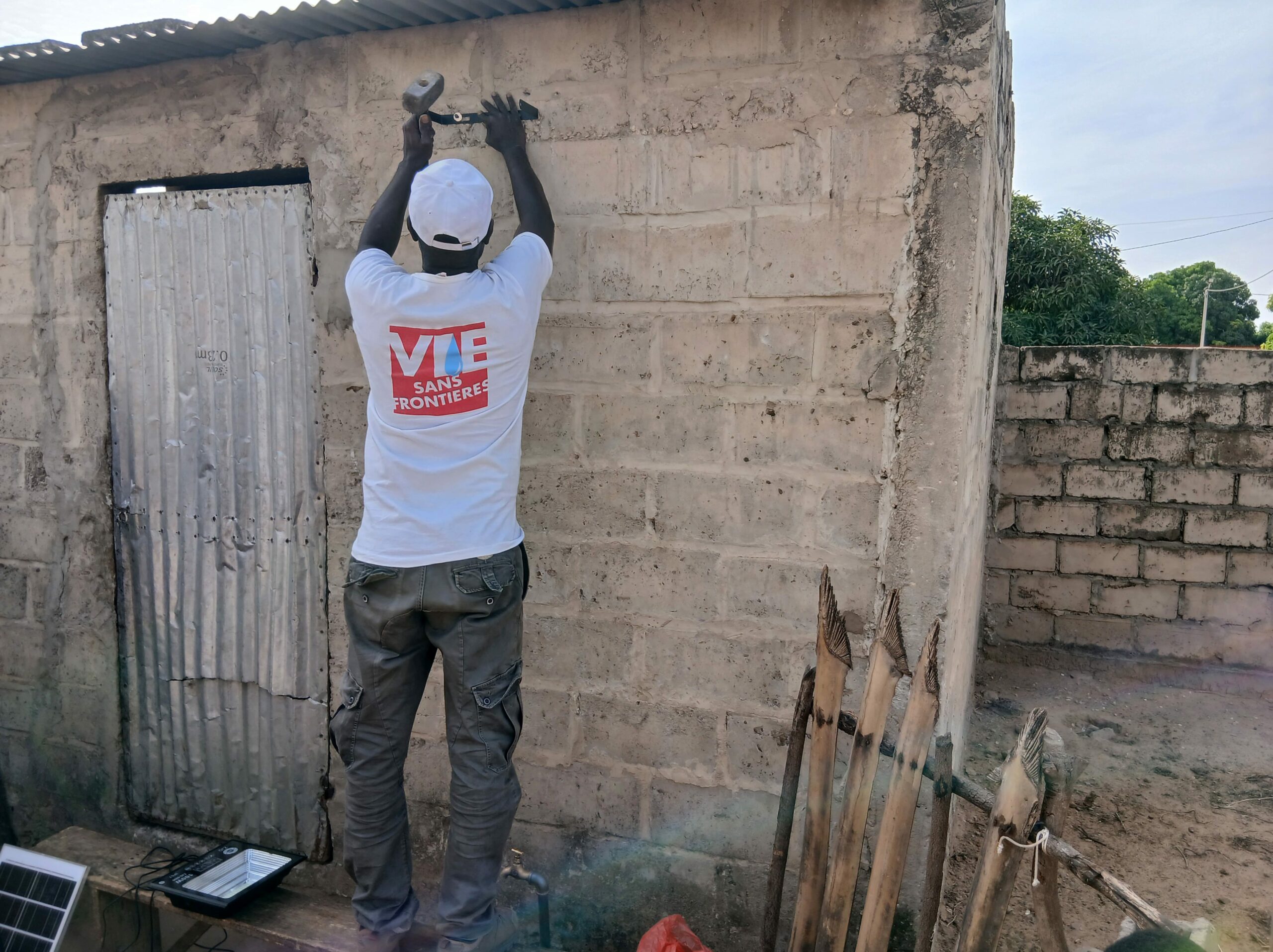 vie-sans-frontieres-alimentaire-lampes-solaires-20251209_152351