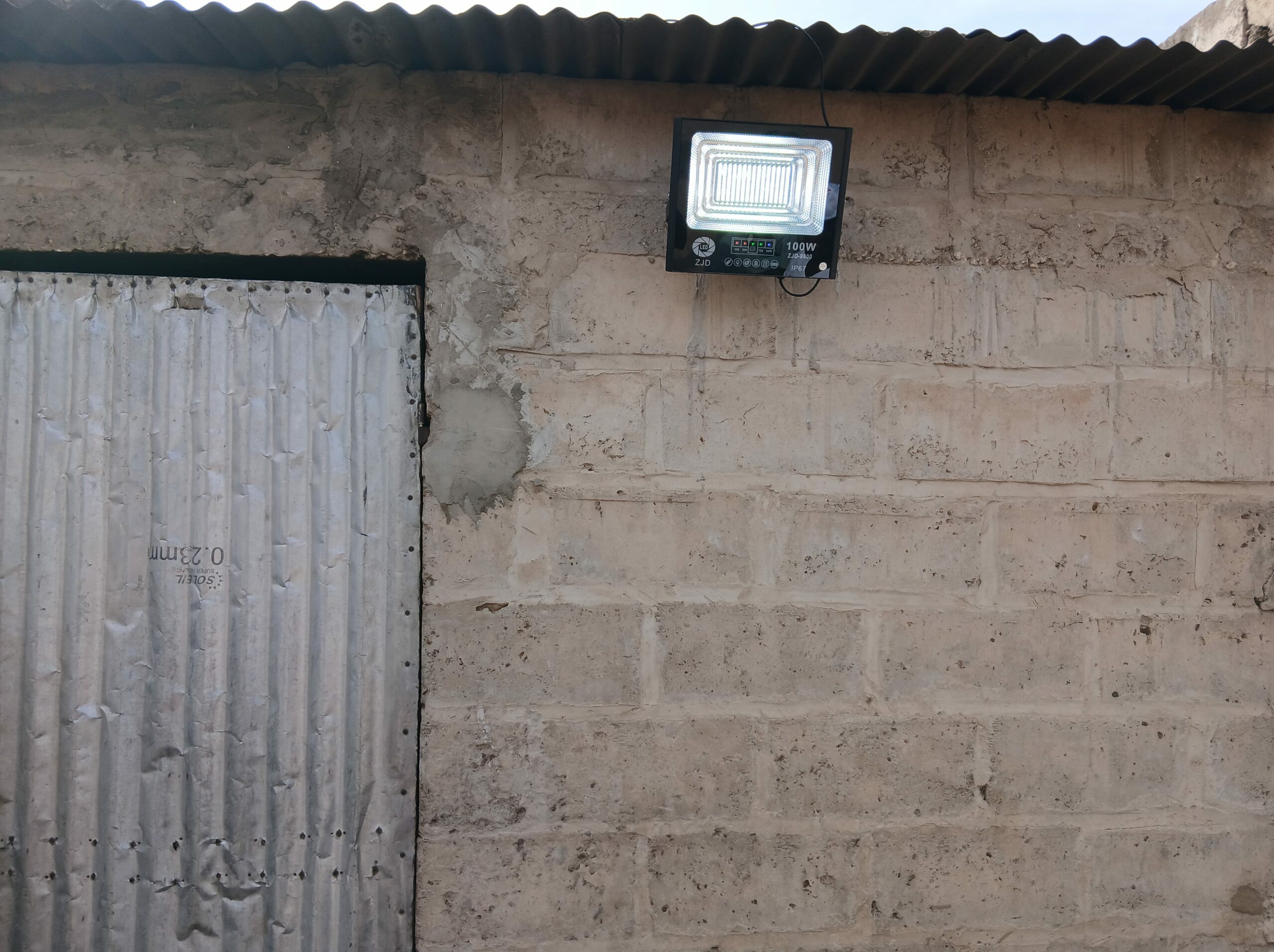 vie-sans-frontieres-alimentaire-lampes-solaires-20251209_153057